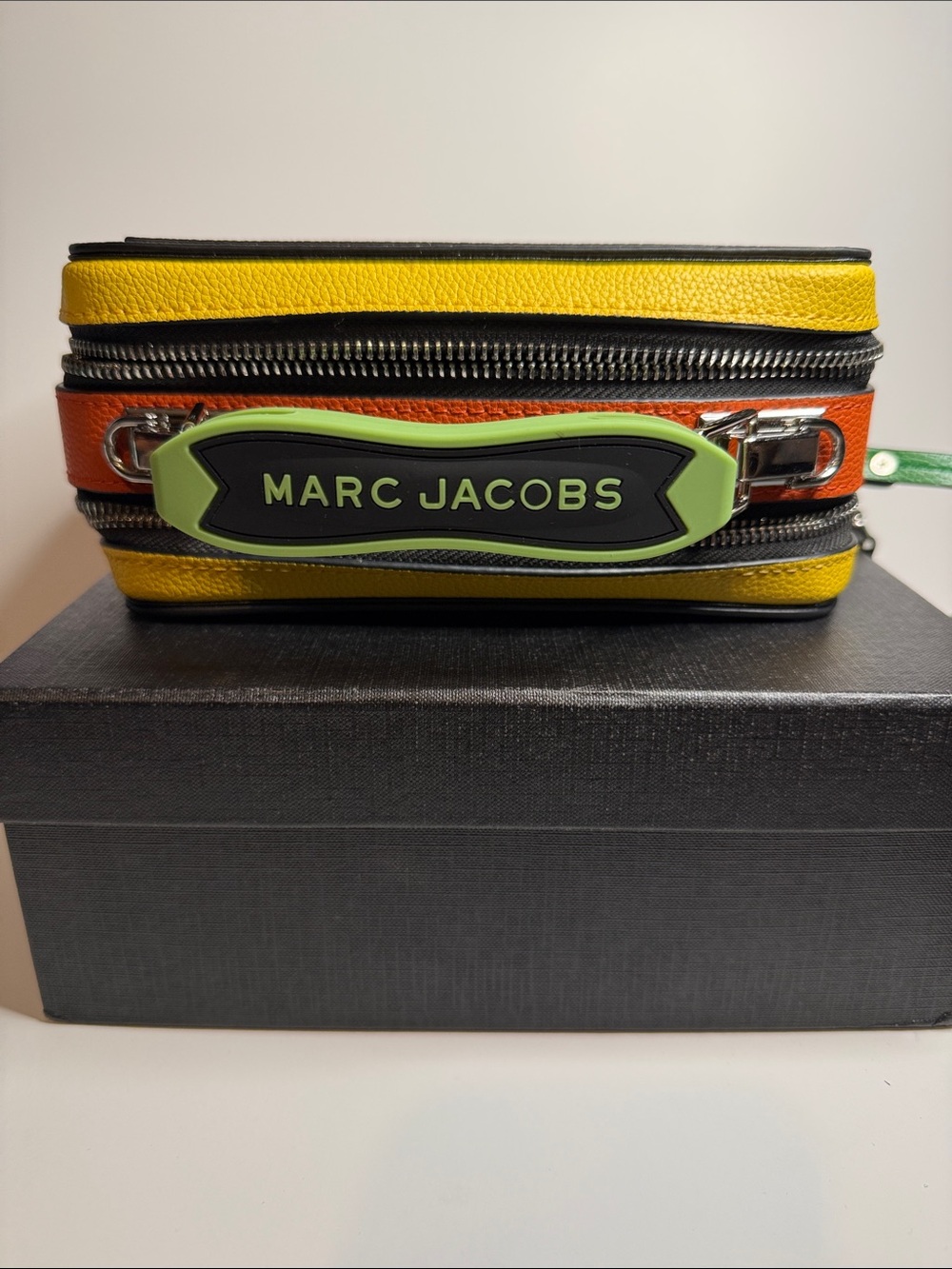 Marc Jacobs Yellow Peanuts Graphic Leather Box Crossbody with Green Handle - Picture 4 of 5